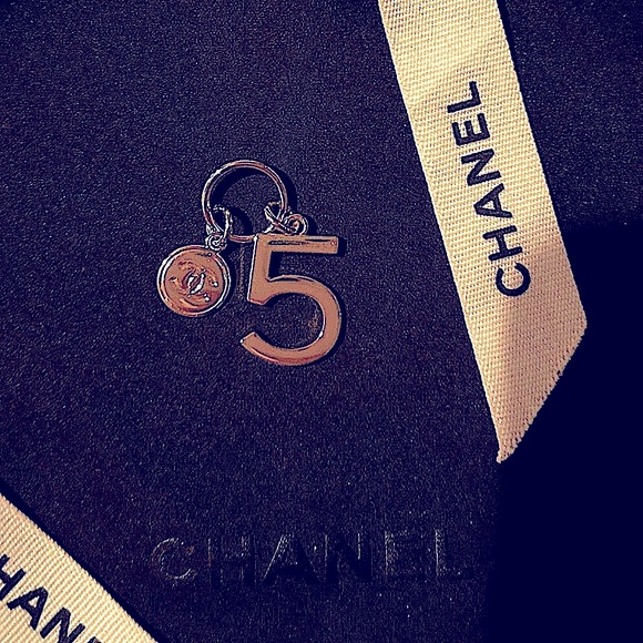 Chanel 5 charm - Picture 1 of 4
